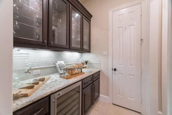 $1,195,000 | 46 South Shasta Bend Circle, The Woodlands, TX 77389