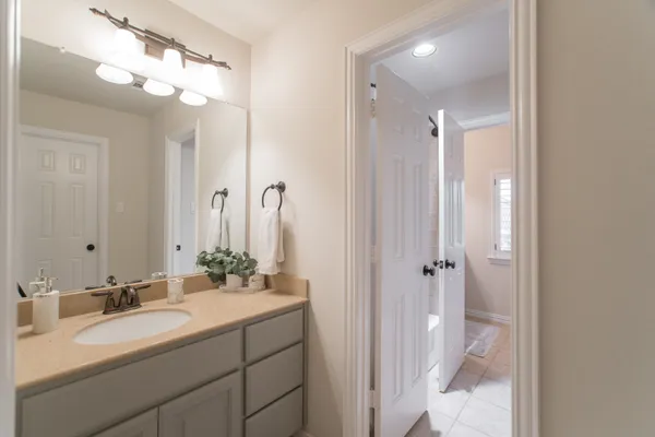 $1,195,000 | 46 South Shasta Bend Circle, The Woodlands, TX 77389