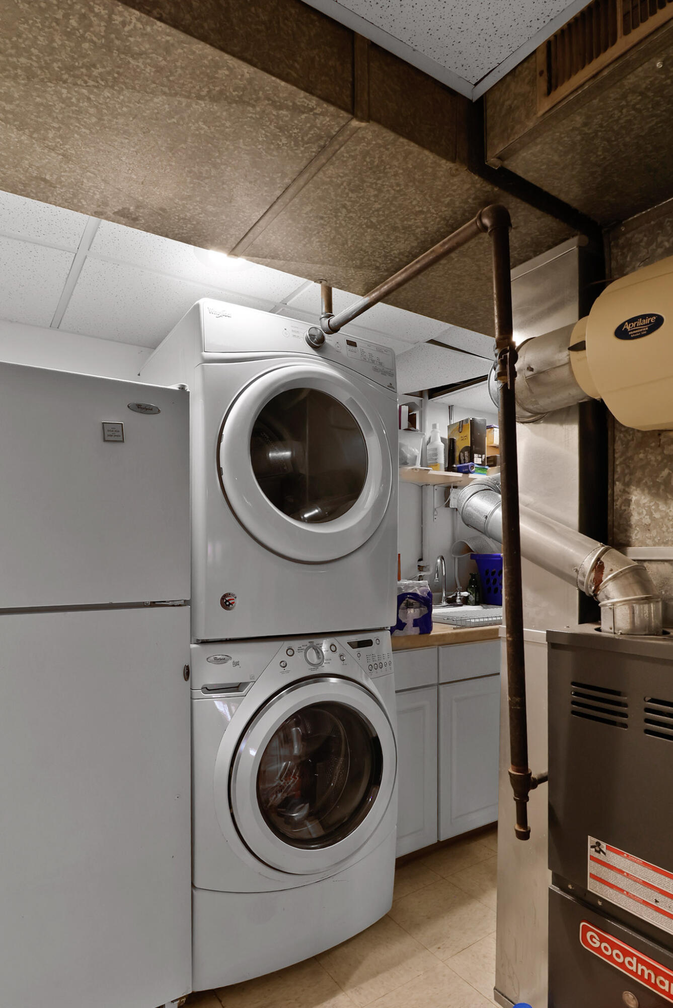 8036 Beech Avenue Munster, IN 46321 - Photo 23 of 28 a utility room with sink dryer and washer