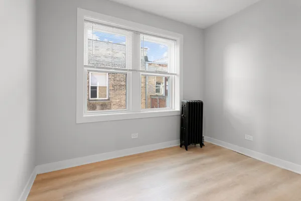 $1,984 | 7383 North Damen Avenue, Unit 1E, Chicago, IL 60645
