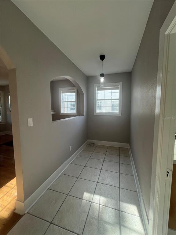 3303 West Empedrado Street, Unit 4 Tampa, FL 33629 - Photo 6 of 16 an empty room with windows