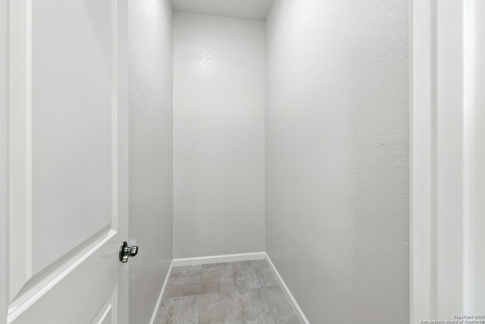 774 County Road 6843 Lytle, TX 78052 - Photo 28 of 63 a view of a hallway