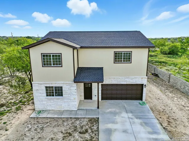 $492,000 | 774 County Road 6843, Lytle, TX 78052