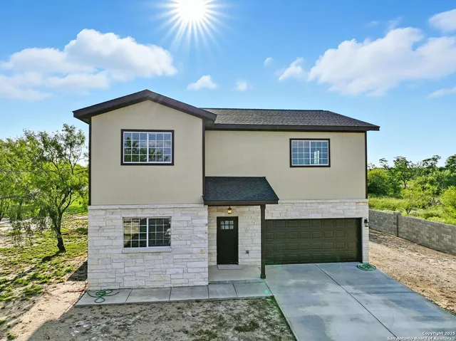 $492,000 | 774 County Road 6843, Lytle, TX 78052