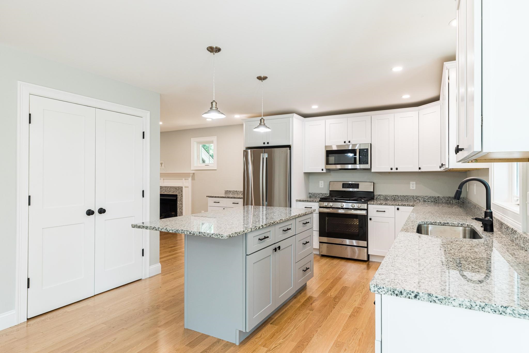 91 Eastern Avenue Rochester, NH 03867 - Photo 4 of 40