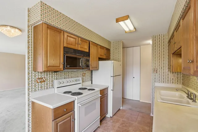 $210,000 | 35 South Baybrook Drive, Unit 114, Palatine, IL 60074