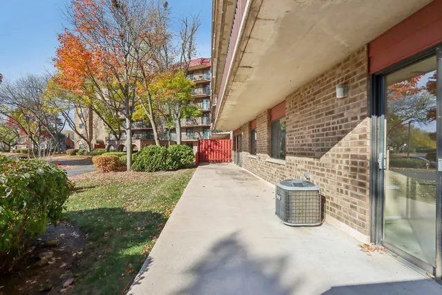 $210,000 | 35 South Baybrook Drive, Unit 114, Palatine, IL 60074