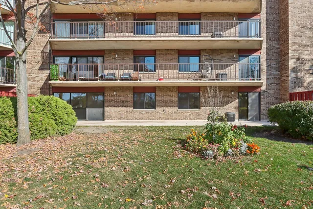 $210,000 | 35 South Baybrook Drive, Unit 114, Palatine, IL 60074