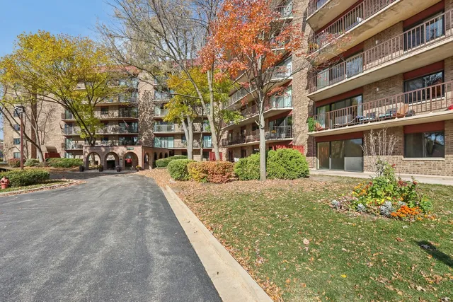 $210,000 | 35 South Baybrook Drive, Unit 114, Palatine, IL 60074