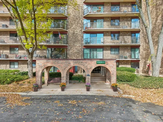 $210,000 | 35 South Baybrook Drive, Unit 114, Palatine, IL 60074