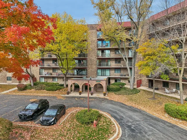 $210,000 | 35 South Baybrook Drive, Unit 114, Palatine, IL 60074