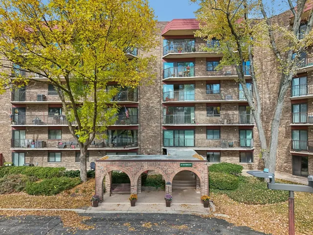 $210,000 | 35 South Baybrook Drive, Unit 114, Palatine, IL 60074