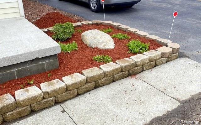 8108 Pardee Road Taylor, MI 48180 - Photo 5 of 58 05. A CLOSER VIEW OF THE LANDSCAPING!
