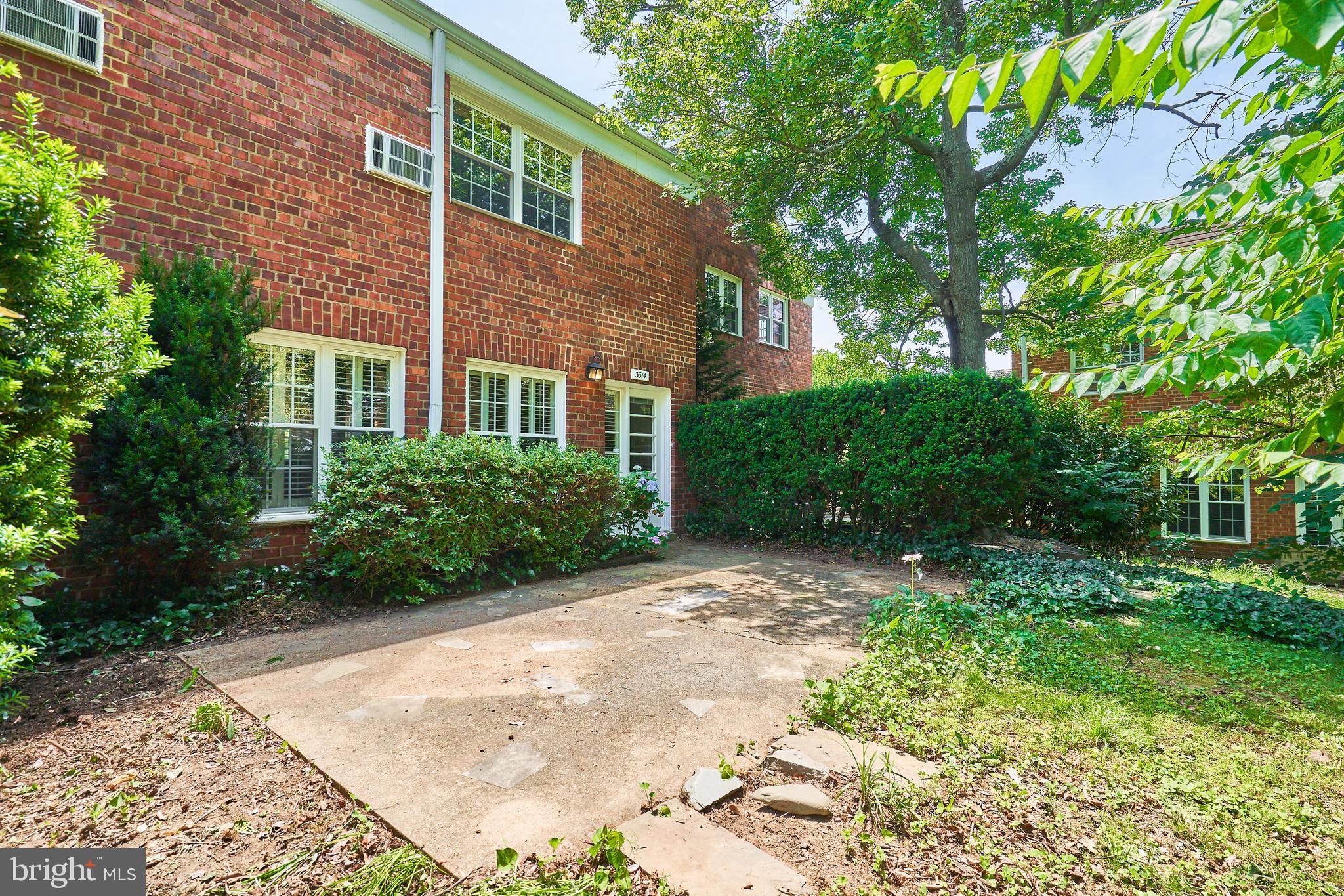 3314 Gunston Road, Unit 7303314 Alexandria, VA 22302 - Photo 36 of 42 Back garden oasis