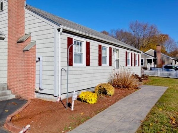 39 Benson Road Stoughton, MA 02072 - Photo 4 of 28 Gallery Image 4