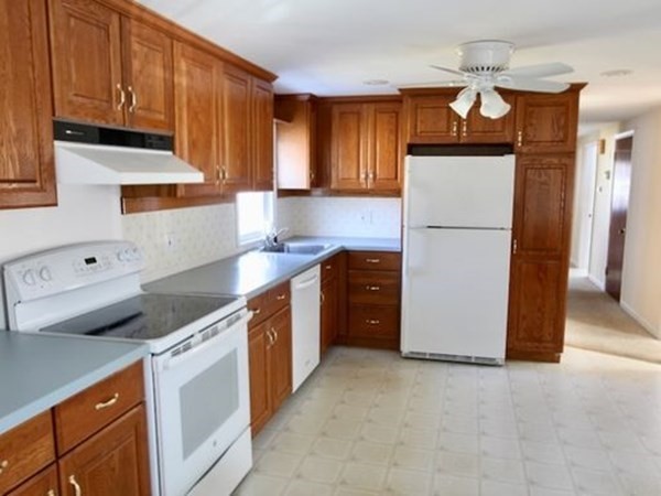 39 Benson Road Stoughton, MA 02072 - Photo 5 of 28 Gallery Image 5