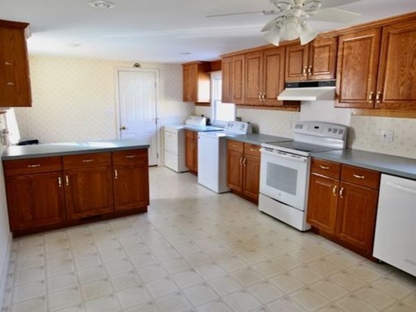 39 Benson Road Stoughton, MA 02072 - Photo 6 of 28 Gallery Image 6