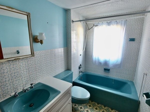39 Benson Road Stoughton, MA 02072 - Photo 9 of 28 Gallery Image 9