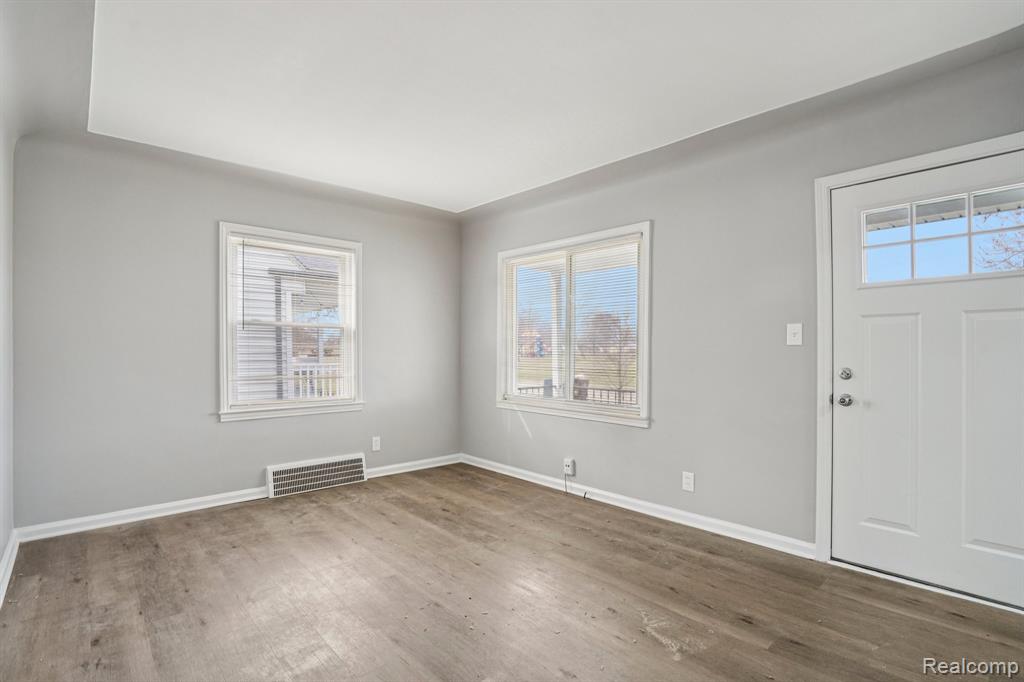 3963 Hubbard Street Wayne, MI 48184 - Photo 7 of 30