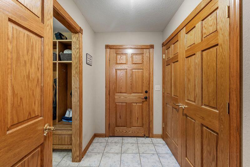 960 South Wayfare Trail Summit, WI 53066 - Photo 18 of 55 mudroom