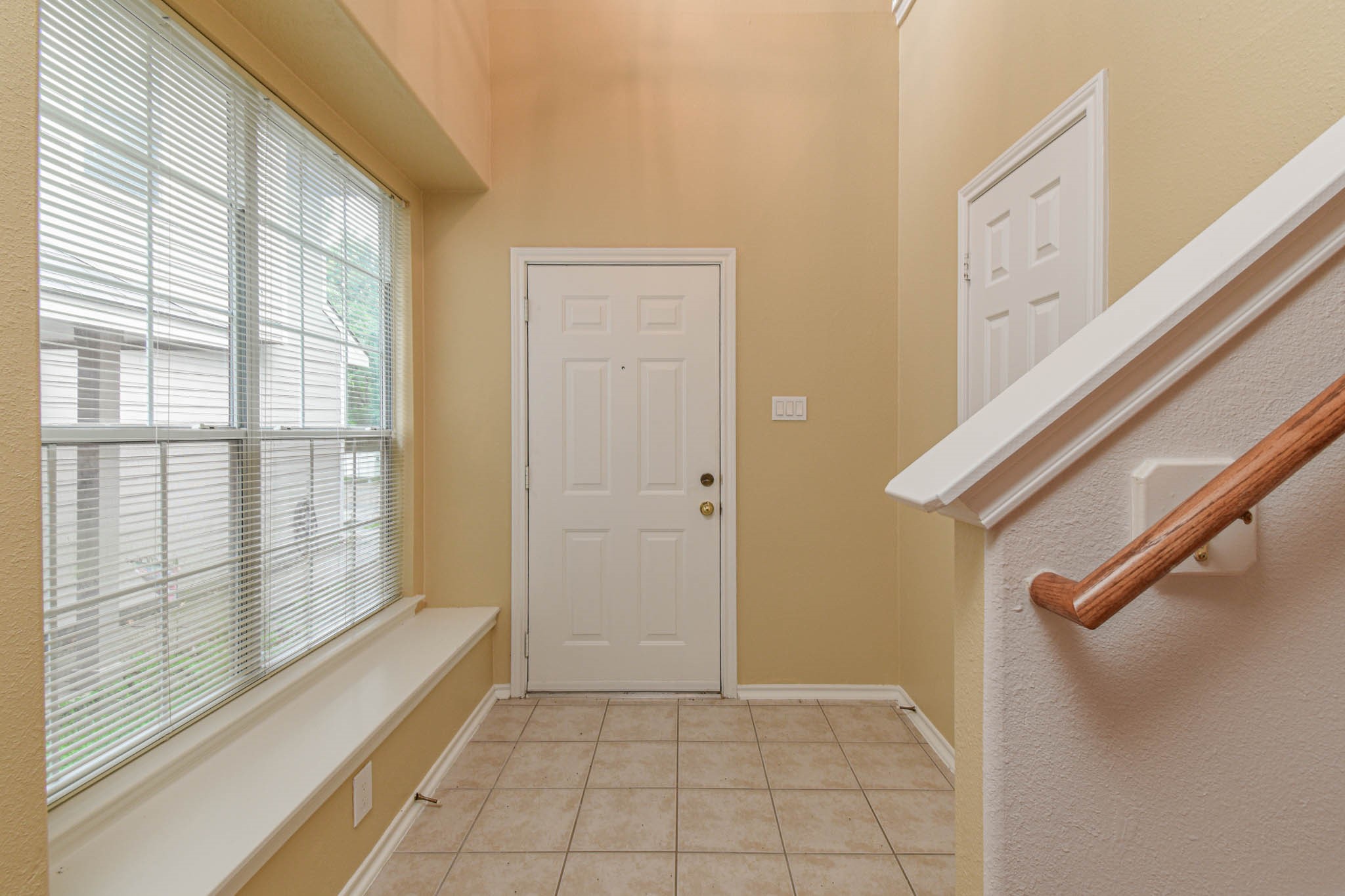 213 Summerhaze Circle Spring, TX 77382 - Photo 4 of 32 Foyer with powder room on the right