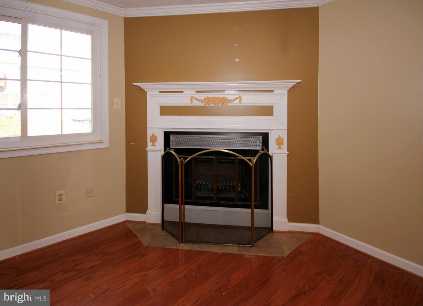 1450 Farmcrest Way Silver Spring, MD 20905 - Photo 12 of 18 Living Room