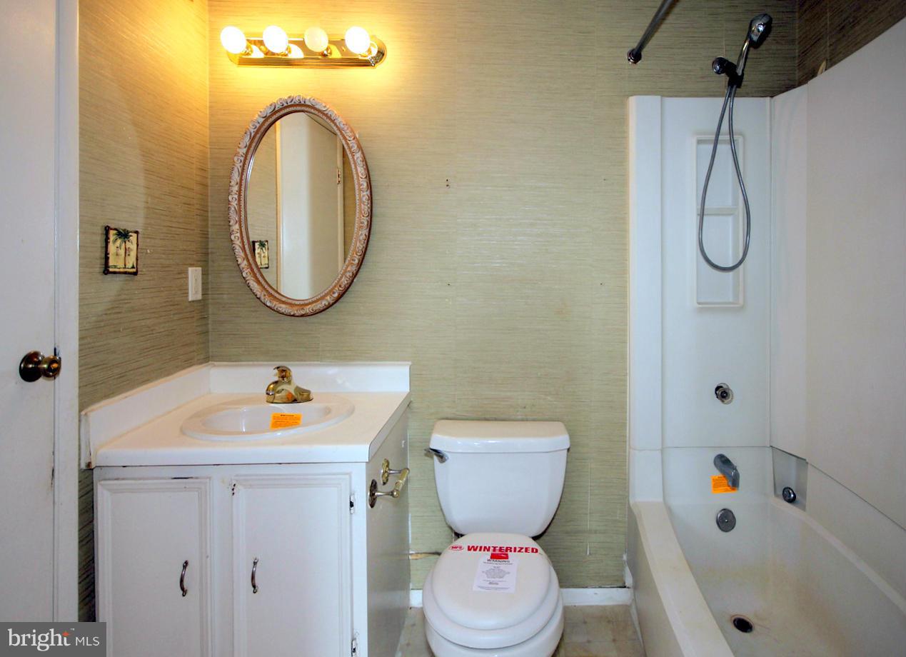 1450 Farmcrest Way Silver Spring, MD 20905 - Photo 6 of 18 Bath