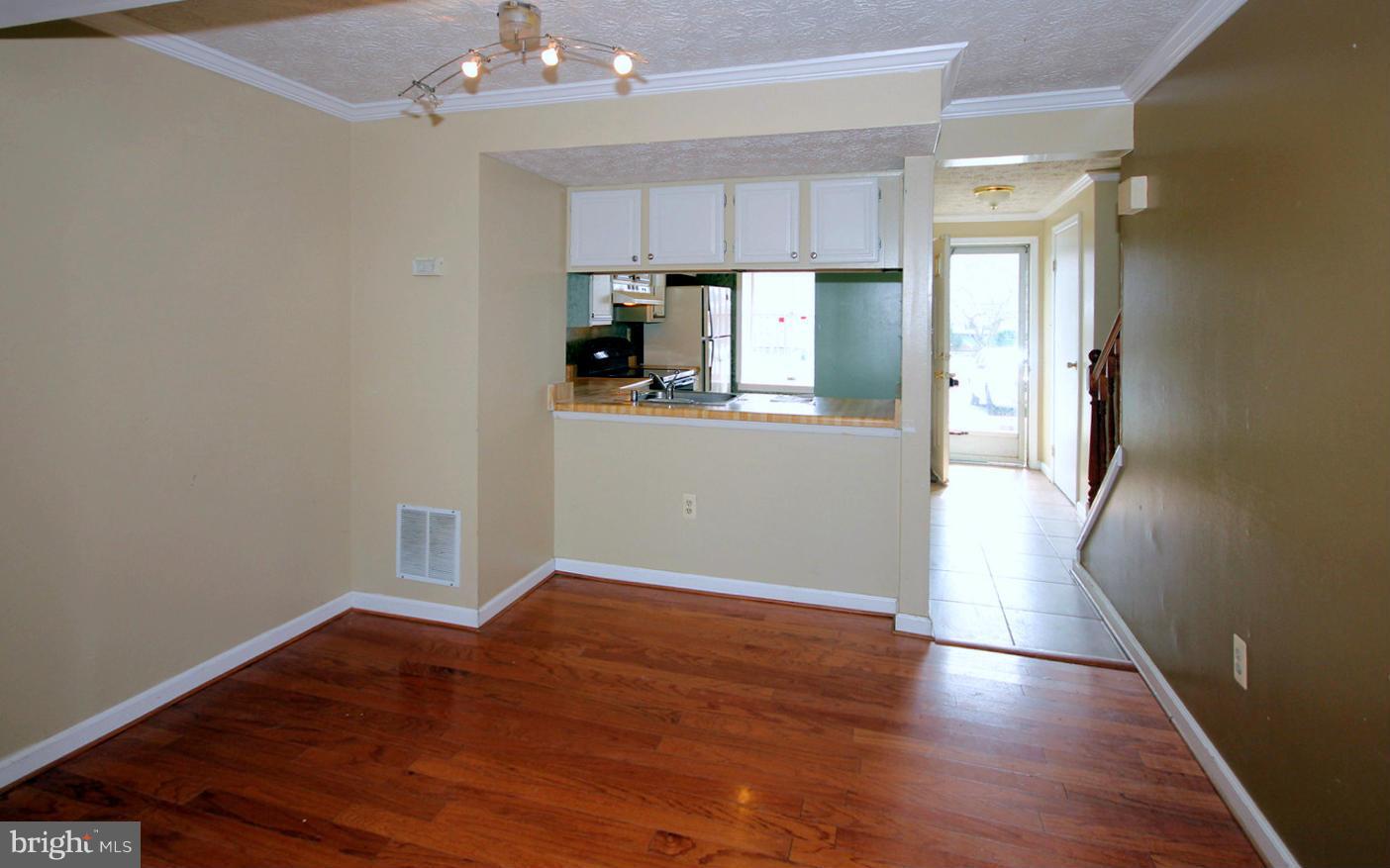 1450 Farmcrest Way Silver Spring, MD 20905 - Photo 10 of 18 Dining Room