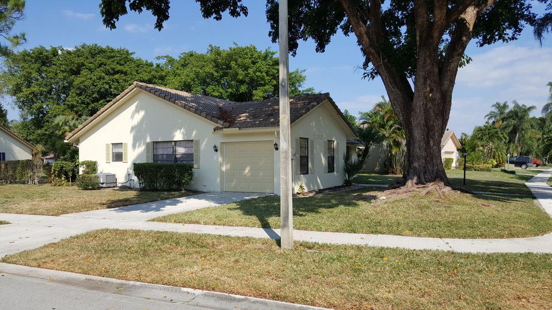 21331 Chinaberry Drive Boca Raton, FL 33428 - Photo 20 of 30 garage