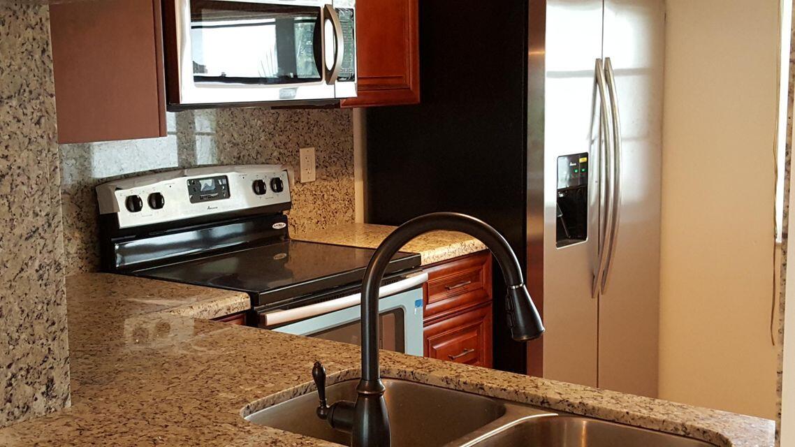 21331 Chinaberry Drive Boca Raton, FL 33428 - Photo 7 of 30 kitchen3