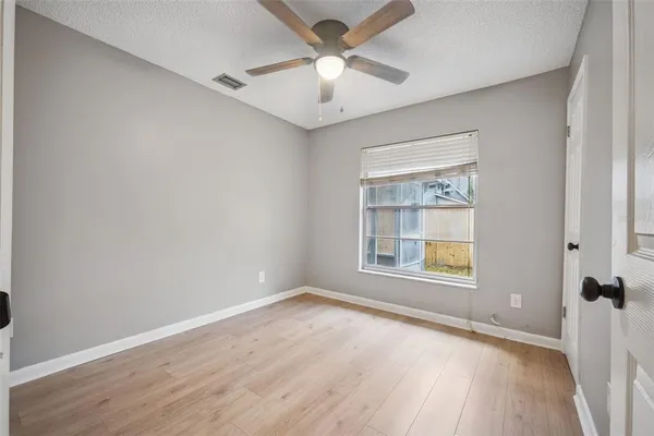 $1,400 | 1509 North Donnelly Street, Mount Dora, FL 32757