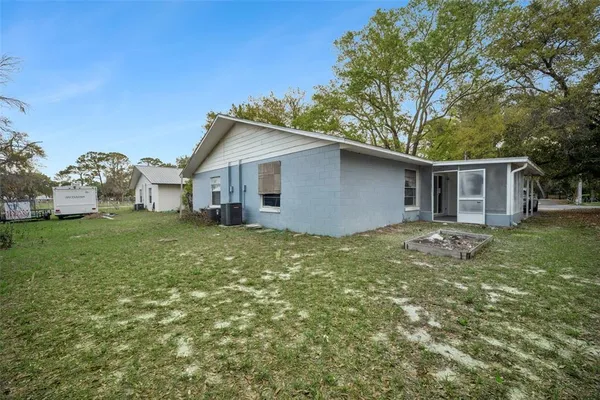 $1,400 | 1509 North Donnelly Street, Mount Dora, FL 32757