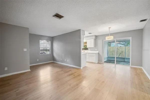 $1,400 | 1509 North Donnelly Street, Mount Dora, FL 32757