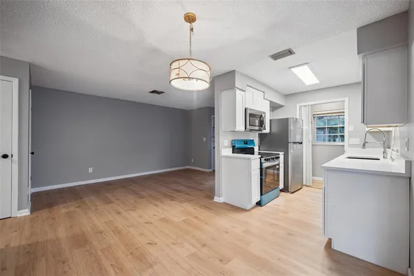 $1,400 | 1509 North Donnelly Street, Mount Dora, FL 32757