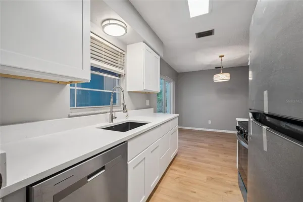 $1,400 | 1509 North Donnelly Street, Mount Dora, FL 32757