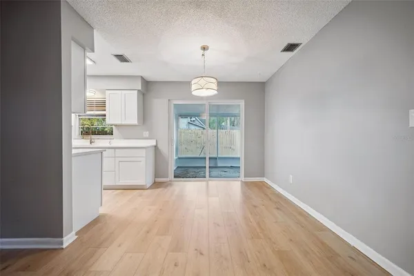 $1,400 | 1509 North Donnelly Street, Mount Dora, FL 32757