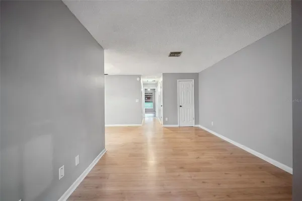 $1,400 | 1509 North Donnelly Street, Mount Dora, FL 32757