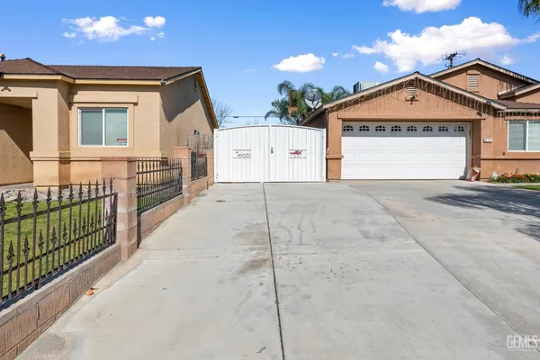 a view of a house with a yard and garage
