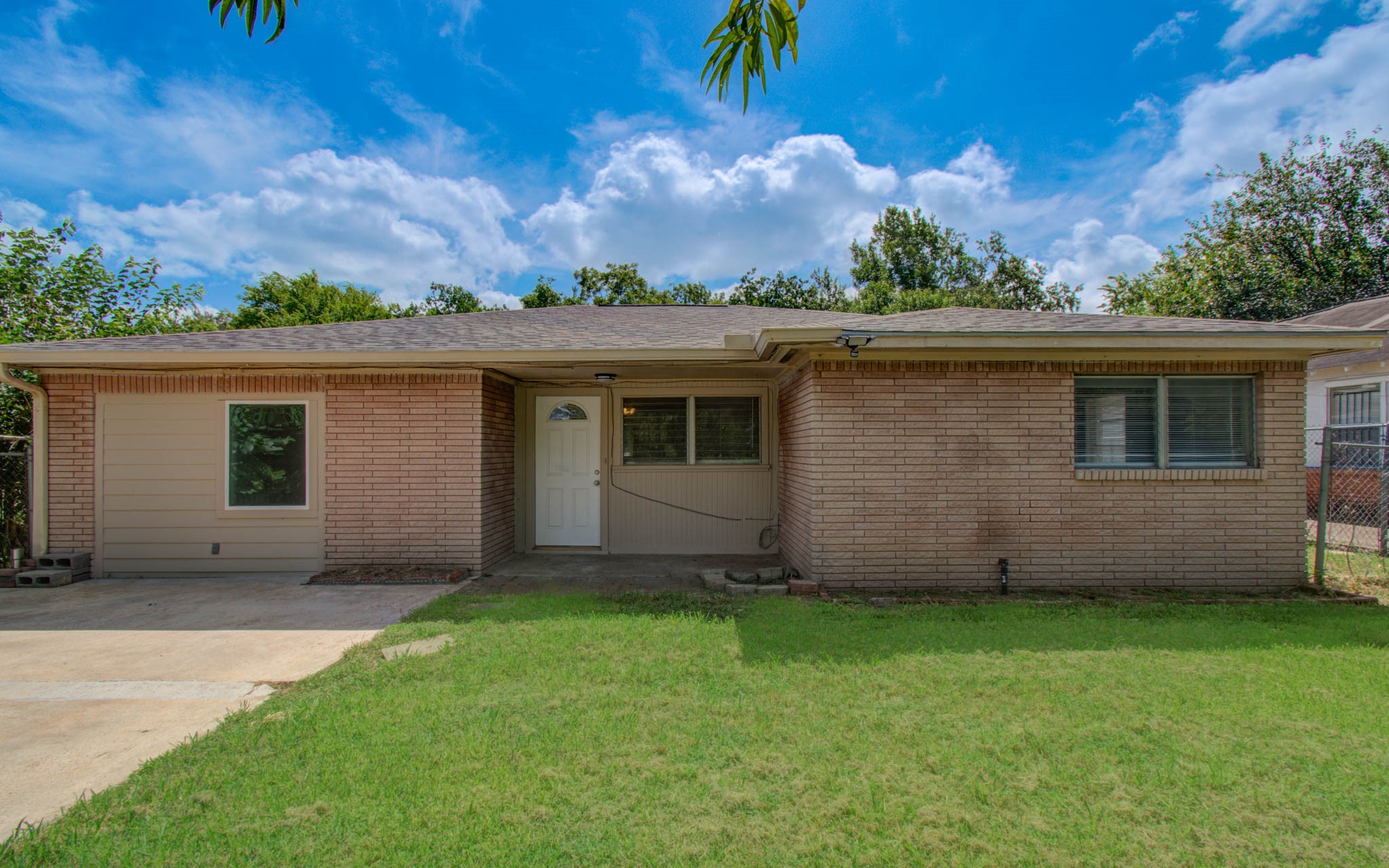 3620 Easy Street Houston, TX 77026 - Photo 1 of 12 Welcome Home!