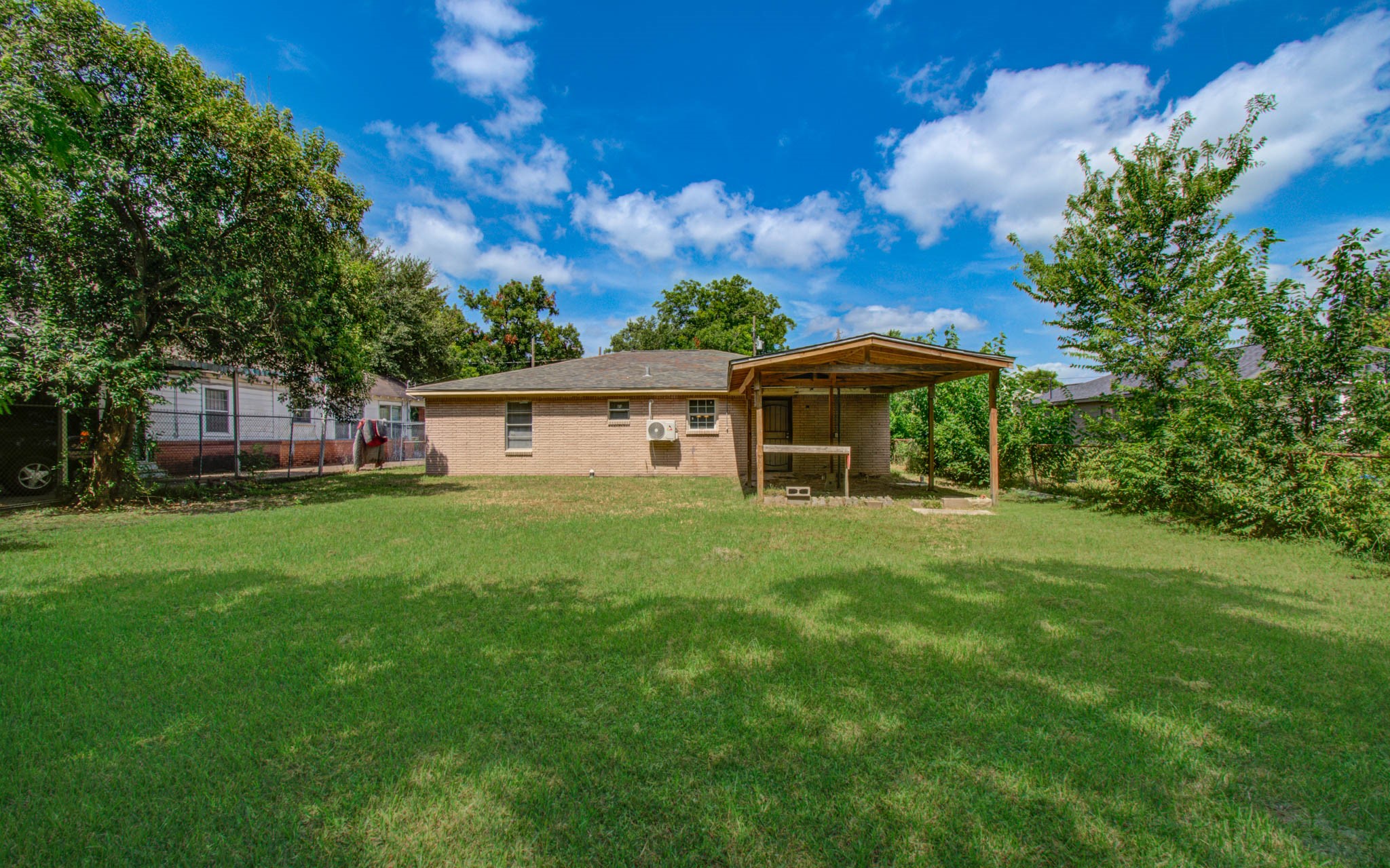 3620 Easy Street Houston, TX 77026 - Photo 12 of 12 Covered patio with a lot of potential.