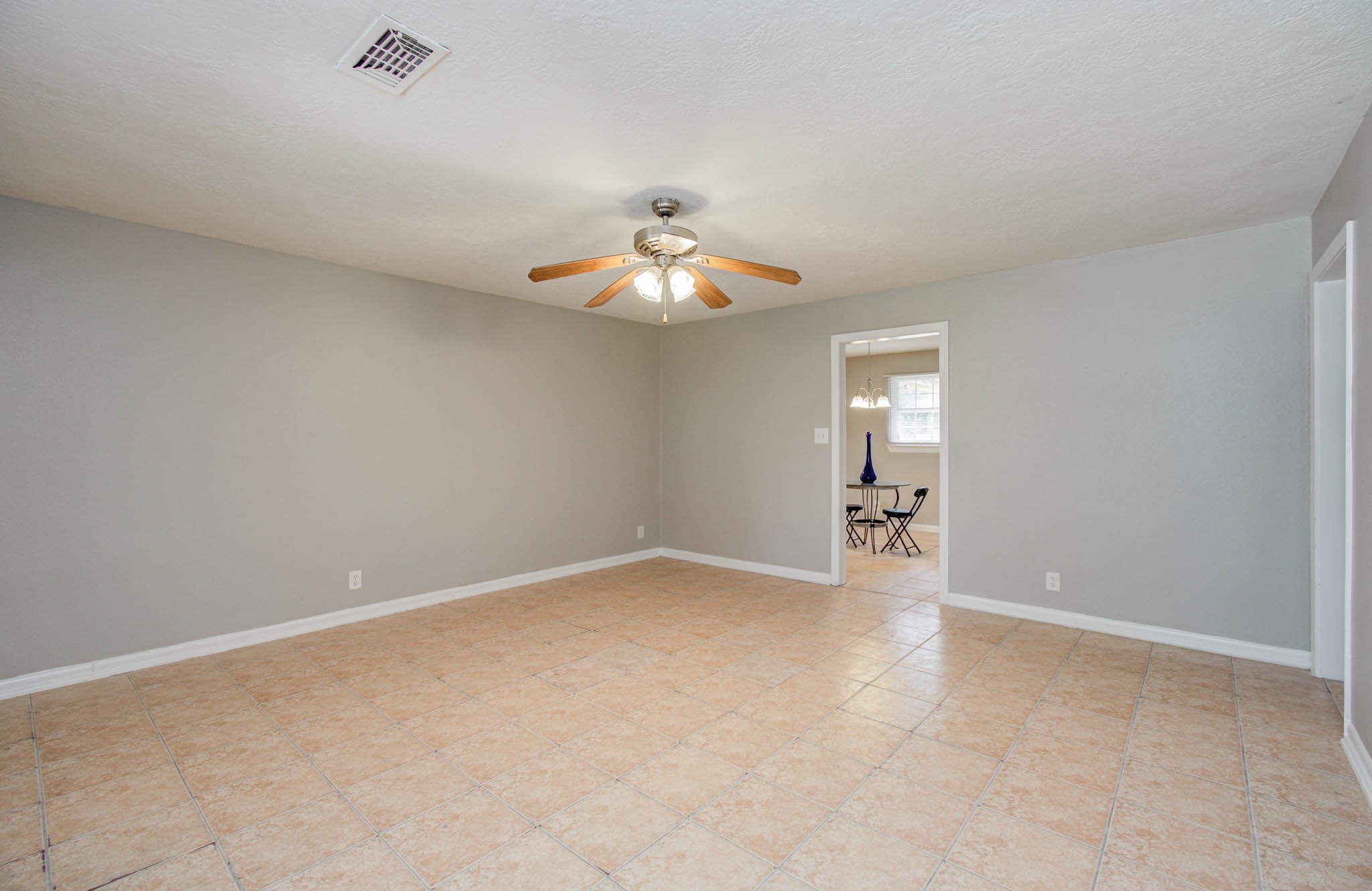 3620 Easy Street Houston, TX 77026 - Photo 3 of 12 Living area connected to the dinning area and rooms.