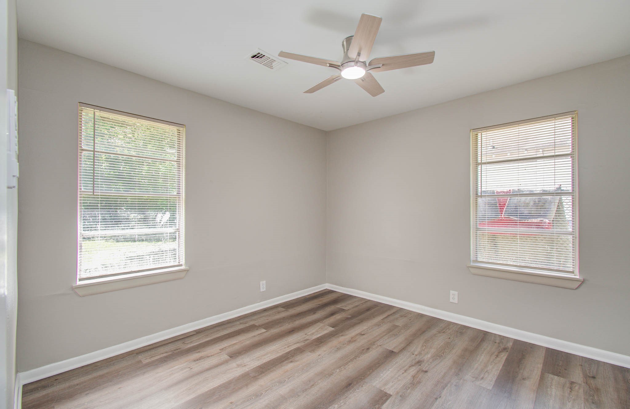 3620 Easy Street Houston, TX 77026 - Photo 7 of 12 Second Bedrom