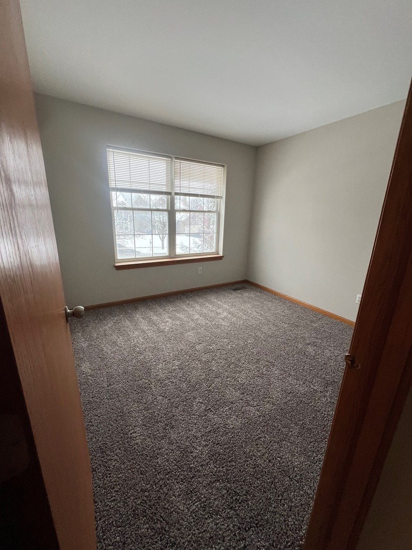 655 Nichole Lane Geneva, IL 60134 - Photo 7 of 11 an empty room with windows