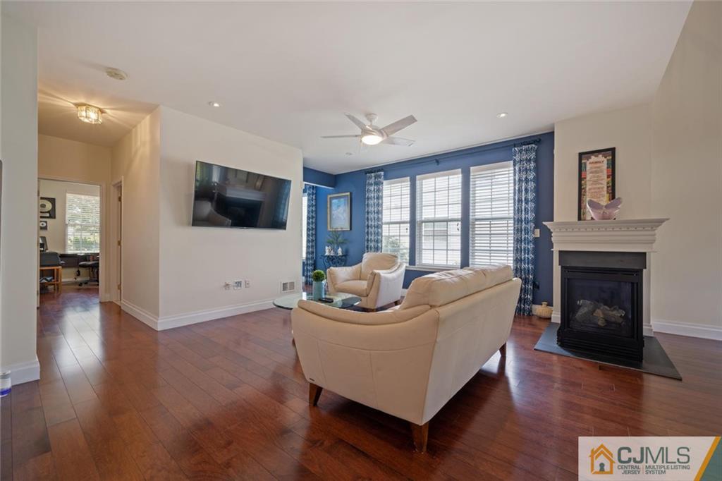18 Pebble Creek Road Dayton, NJ 08810 - Photo 5 of 48 Gallery Image 5