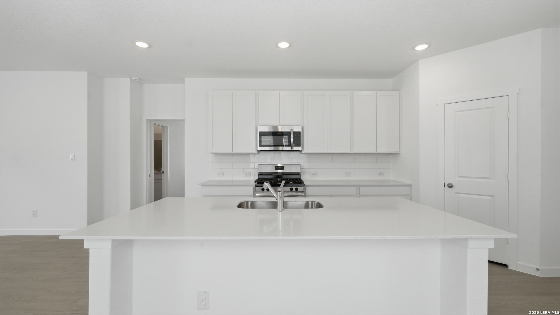 9130 Colonel Trail Seguin, TX 78155 - Photo 3 of 35