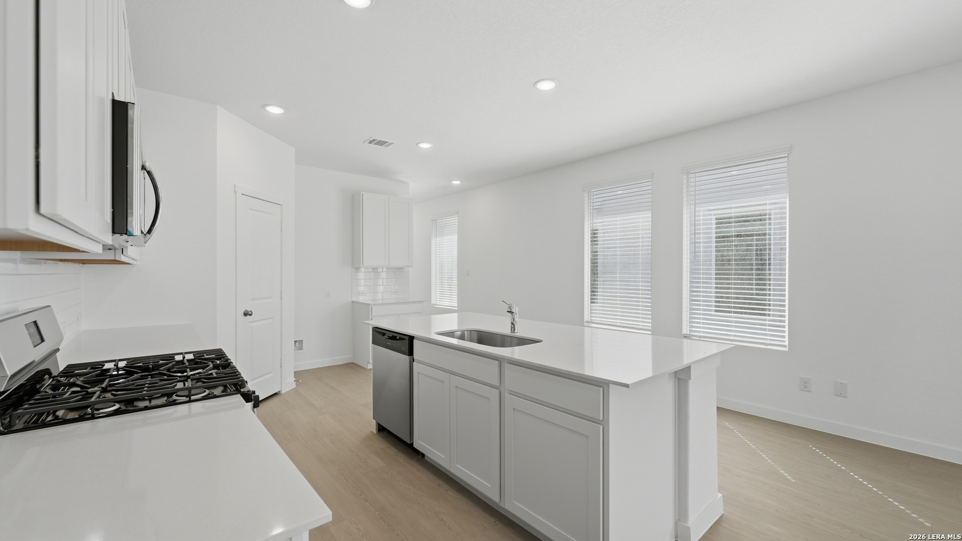 9130 Colonel Trail Seguin, TX 78155 - Photo 6 of 35