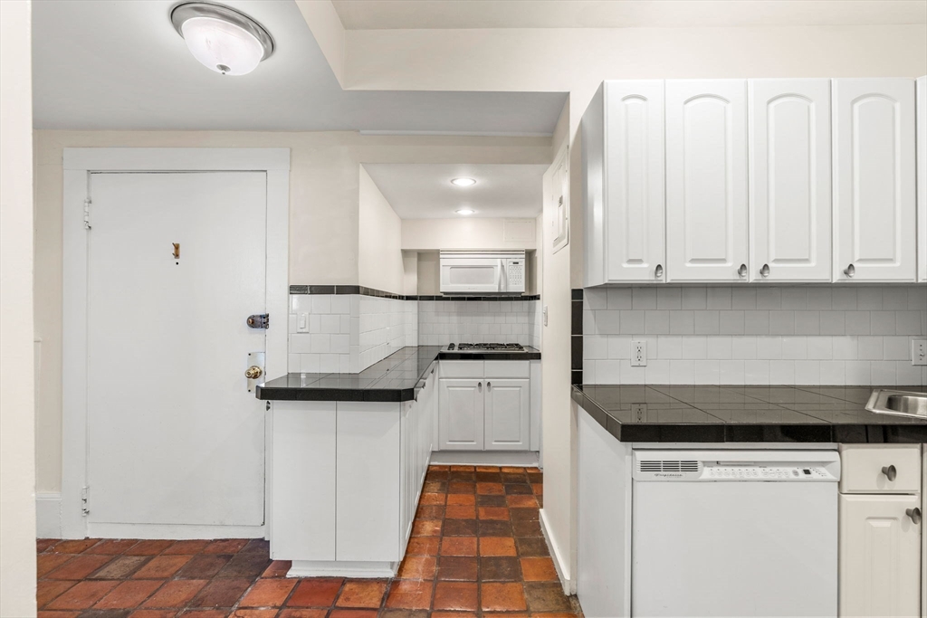 112 Pinckney Street, Unit 4 Boston, MA 02114 - Photo 14 of 27