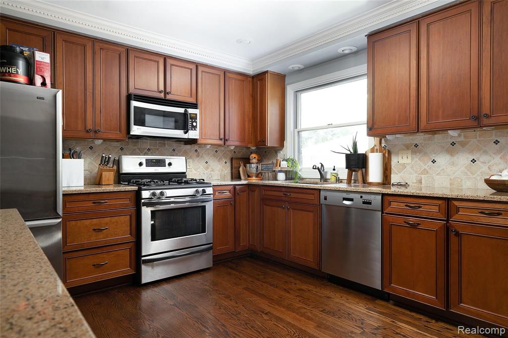 1827 Newcastle Road Grosse Pointe Woods, MI 48236 - Photo 14 of 32