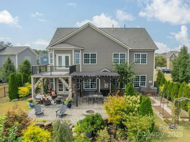 a view of a house with yard and sitting area