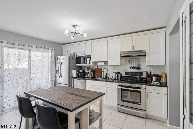 59 Sycamore Court Bernards, NJ 07920 - Photo 5 of 19